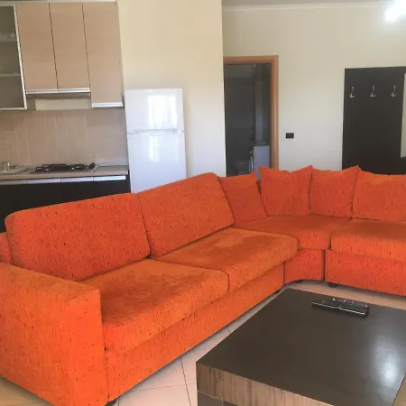 アパート Remzi Apartament