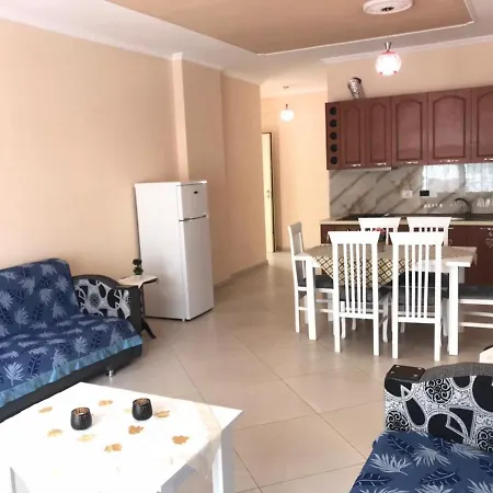 Remzi Apartament アパート