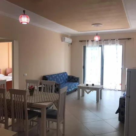 アパート Remzi Apartament *