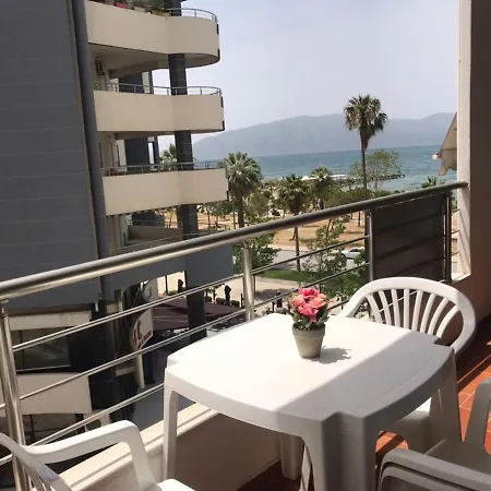 Remzi Apartament アパート Vlorë