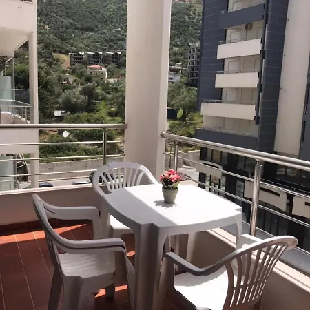 Remzi Apartament アパート