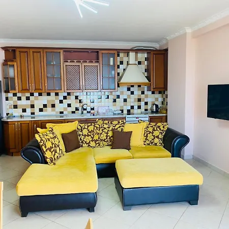 アパート Remzi Apartament *