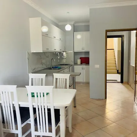 Remzi Apartament アパート *