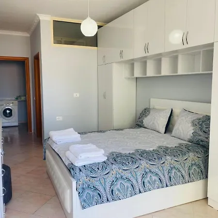 アパート Remzi Apartament