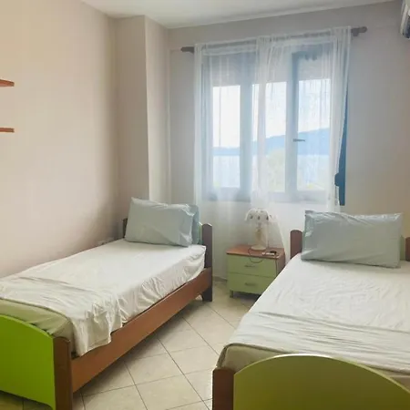 Remzi Apartament アパート