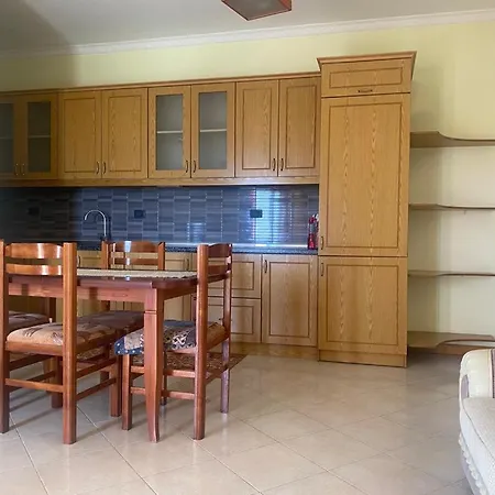 アパート Remzi Apartament