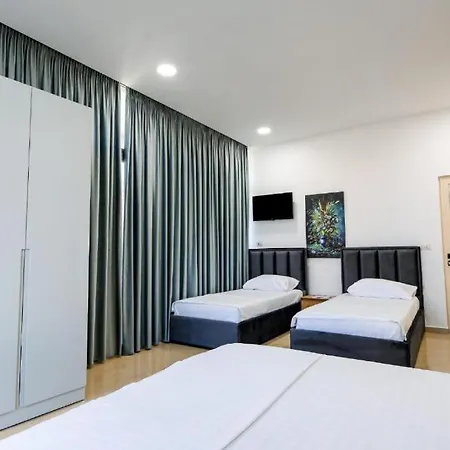アパート Remzi Apartament
